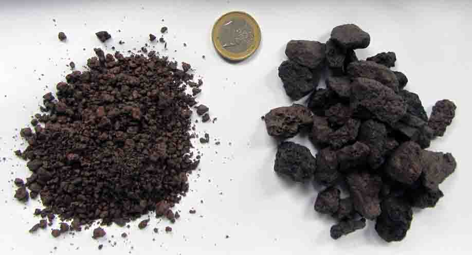 Cricket glass with paper rolls